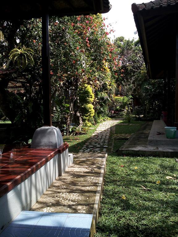 Madra Homestay Ubud Buitenkant foto